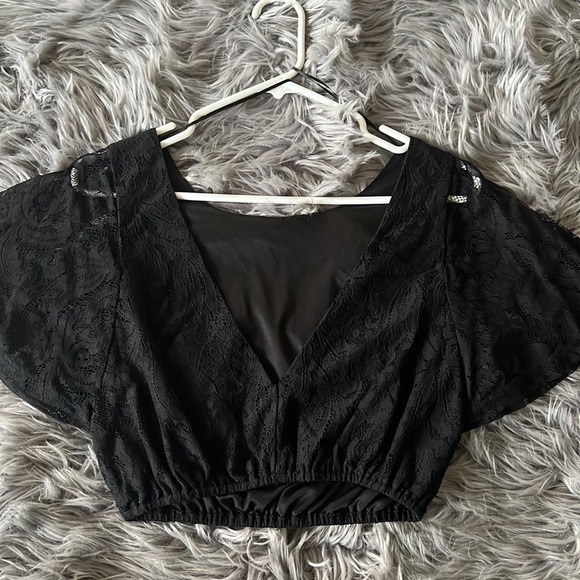 Sexy open back black crop top - Picture 4 of 5